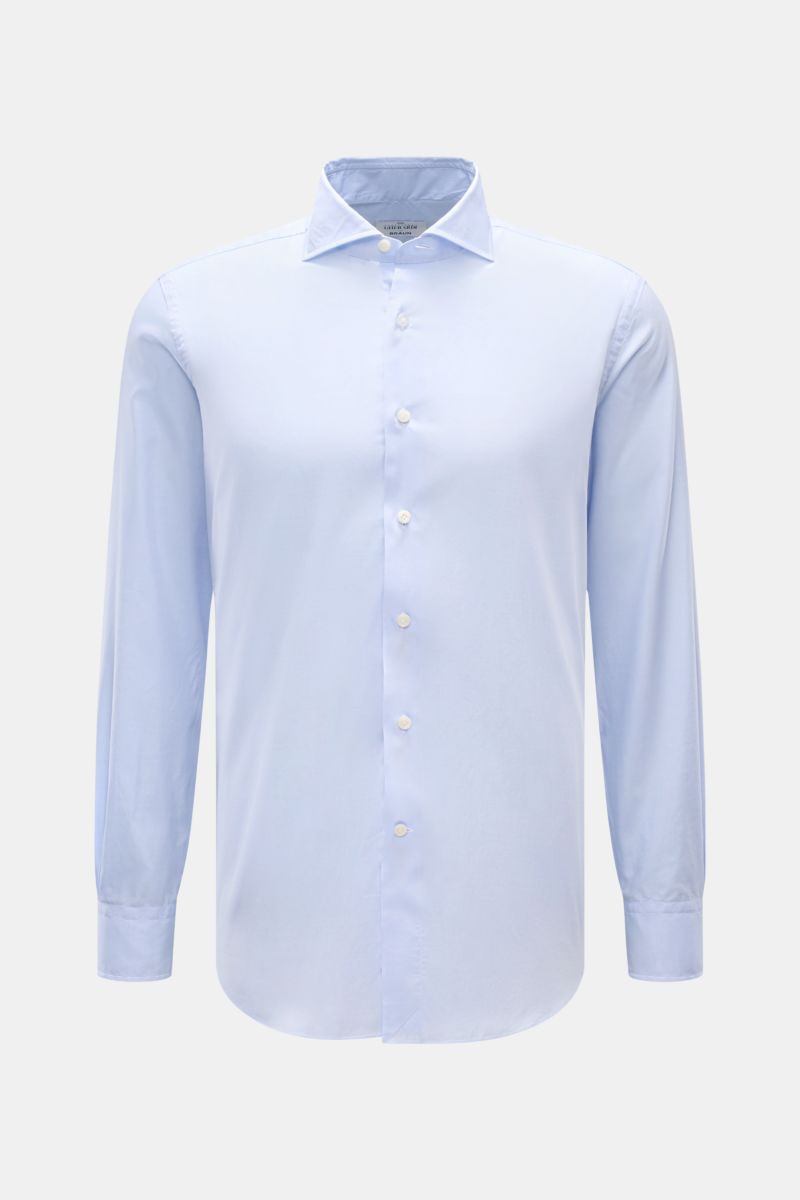 Front view of Gherardi Casual shirt shark collar light blue, an elegant slim fit shirt in lightweight pure cotton popeline with barrel cuffs.

An elegant shirt with barrel cuffs by GHERARDI: the finest, lightweight, premium quality cotton combined with