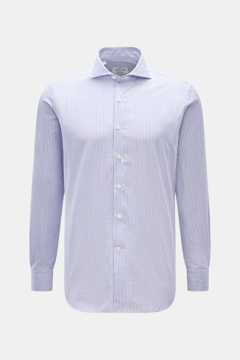 Front view of the Gherardi Seersucker casual shirt shark collar dark blue/white striped, slim fit with long sleeves and button placket.

This casual shirt by GIAMPAOLO is made of comfortable, fine seersucker fabric – a confident piece for the office an