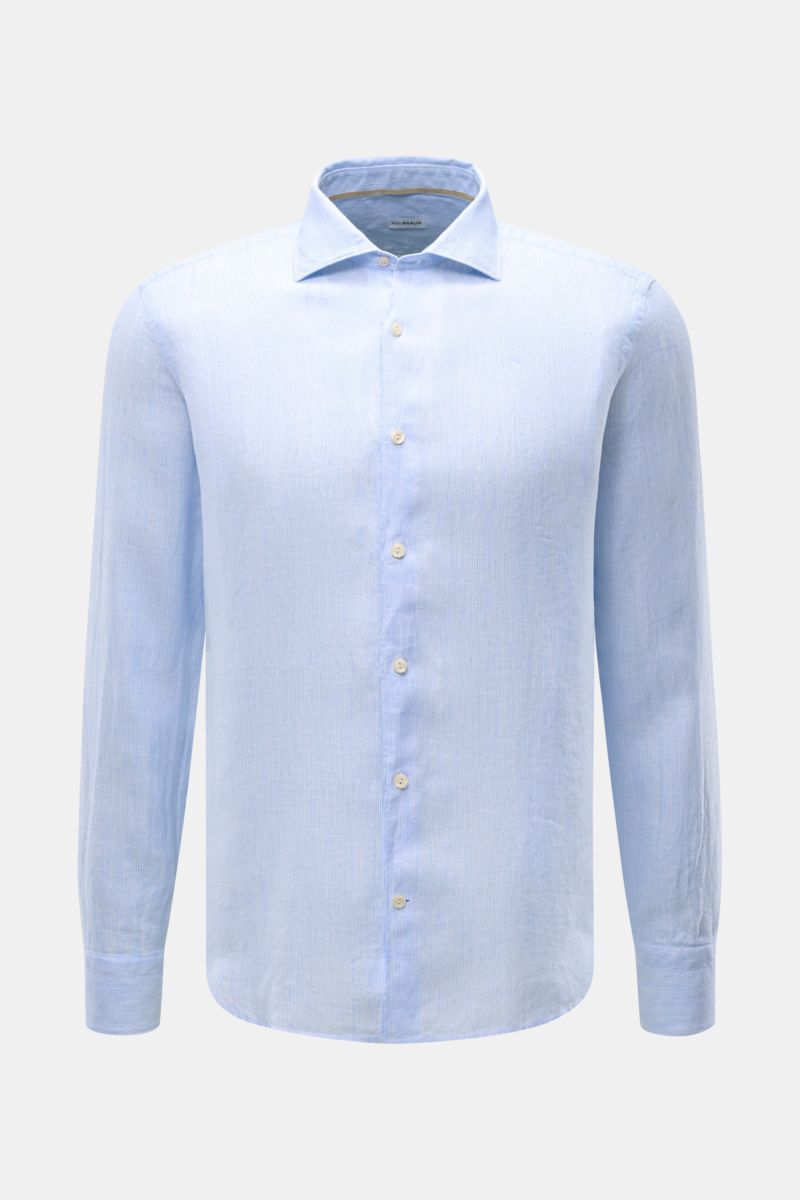 von Braun Leinenhemd Haifisch-Kragen hellblau/weiß gestreift, frontale Nahaufnahme, reines Leinen, feines Streifenmuster, Regular Fit, klassische Sportmanschette, gerundeter Saum, luftiges Tragegefühl, entspannter Look