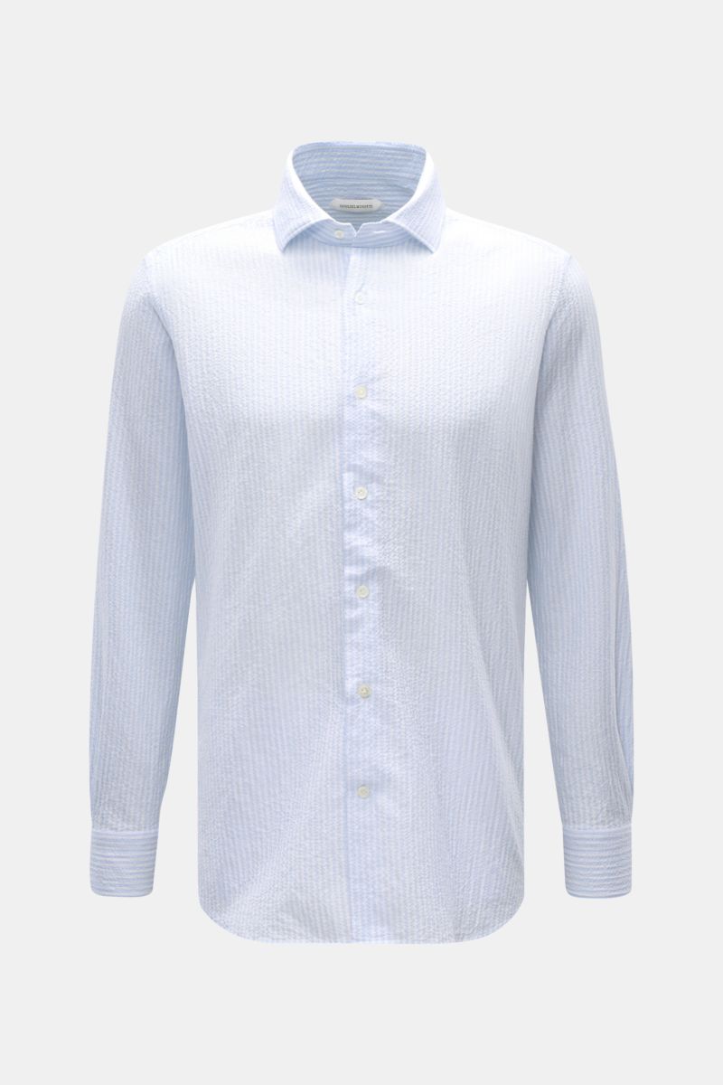 Guglielminotti Casual Hemd Haifisch-Kragen hellblau/weiß gestreift, slim Fit, Crinkle-Effekt, elastische Baumwolle, frontale Aufnahme.