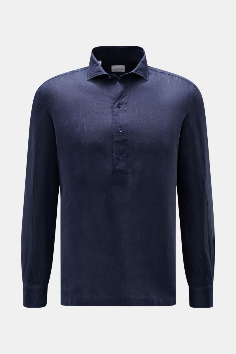 Front view of the Giampaolo Linen popover shirt shark collar navy, a long-sleeve, regular fit shirt with a shark collar and patch button placket.

Comfortable and casual for hot days: This popover shirt by GIAMPAOLO made of pure linen is a must-have fo