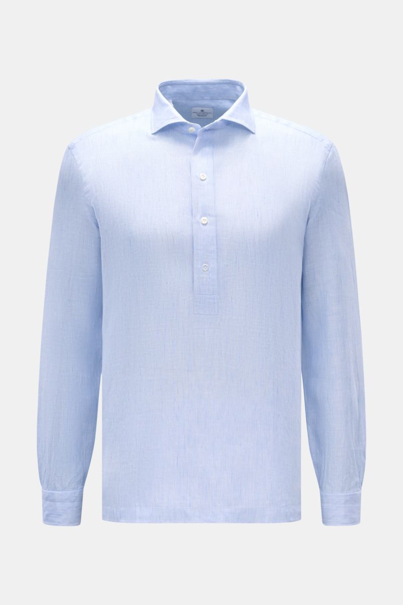 Front view of Giampaolo Popover linen shirt shark collar light blue/white striped with patch button placket, barrel cuffs, straight hem.

Description:  
A classic with a twist from Italian shirt experts GIAMPAOLO: This popover shirt in airy linen fabri