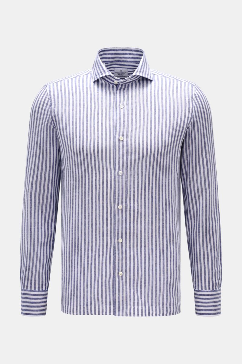 Front view of Giampaolo Casual shirt shark collar navy/white striped, slim fit with lightweight cotton-linen fabric, patch button placket, barrel cuffs, and rounded hem.

GIAMPAOLO welcomes warmer weather: This shirt in lightweight cotton-linen fabric 