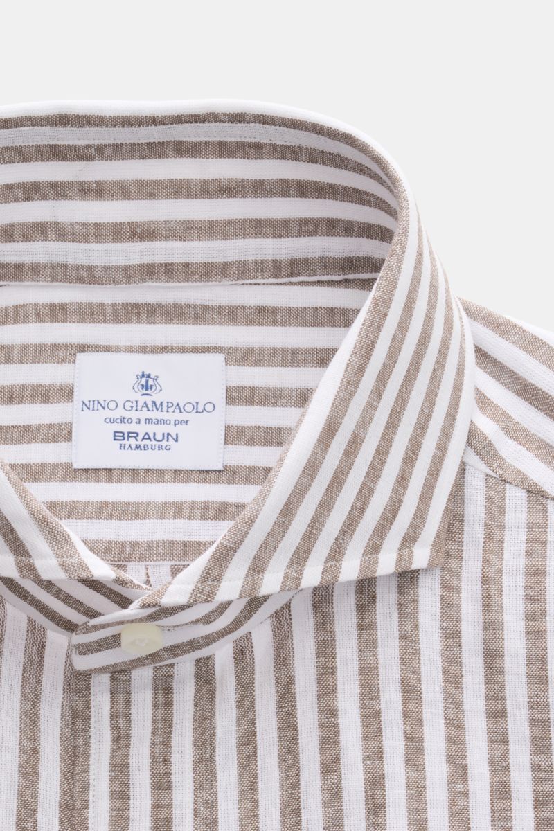 Nahaufnahme von Giampaolo Casual Hemd Haifisch-Kragen graubraun/weiß gestreift, Baumwolle-Leinen, Slim Fit, leichter Griff, Knopfleiste.