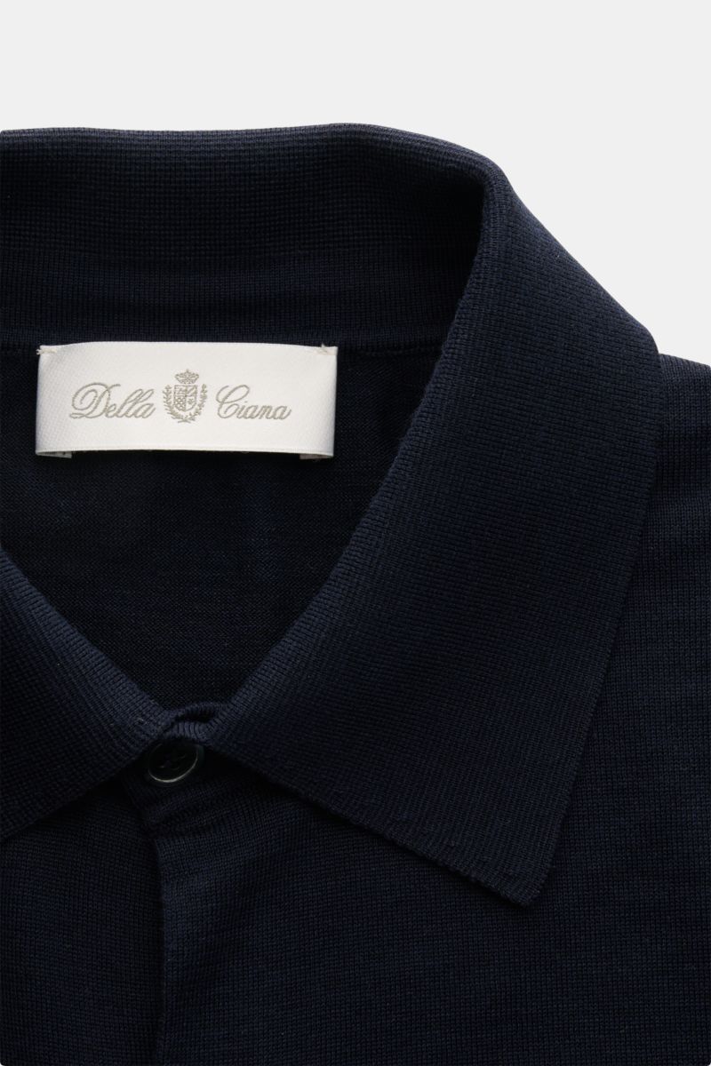 Della Ciana Strickhemd Kent-Kragen navy shown from top front, knitted silk-cotton fabric, slim fit, soft touch, fine knit, French placket, flat cuffs.