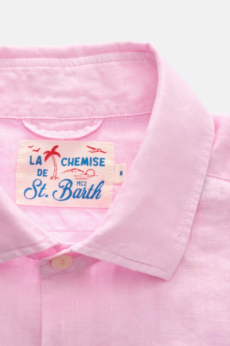 MC2 Saint Barth Leinenhemd 'Pamplona' Haifisch-Kragen rosé, Nahaufnahme von oben, Slim Fit, Leinwandbindung, weicher Griff, französische Knopfleiste, tonales Stitching.
