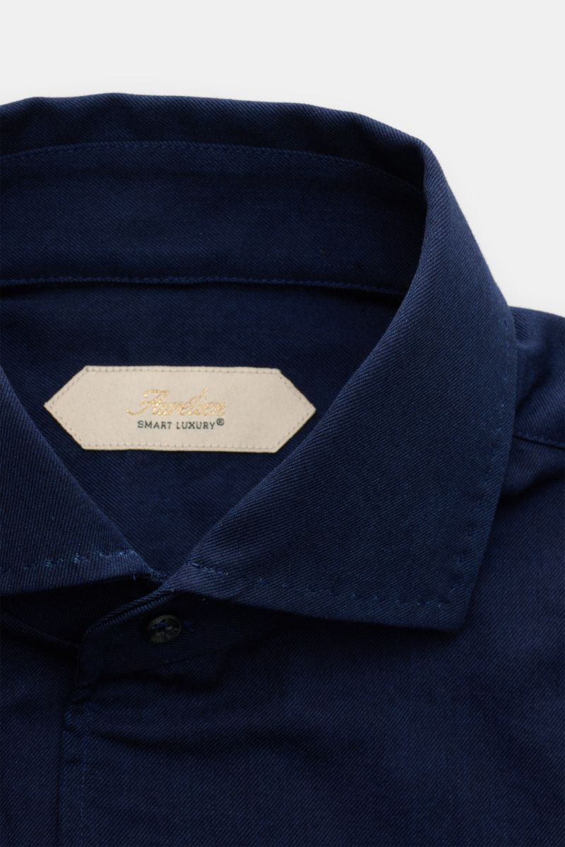 Aurélien Casual Hemd Haifisch-Kragen navy, aus reinem Baumwoll-Twill, Slim Fit, Haifisch-Kragen, französische Knopfleiste, Detailansicht von oben.