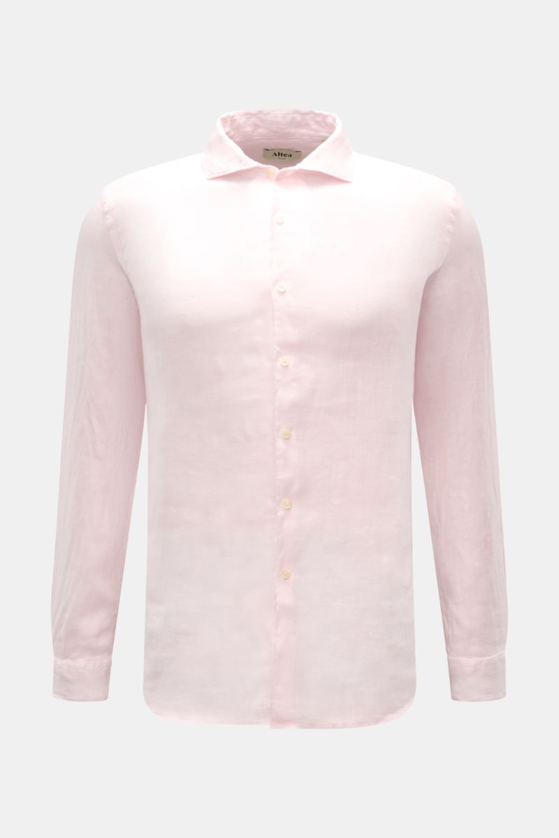 Front view of the Altea Leinenhemd 'Mercer' Haifisch-Kragen rosé, a slim fit, ultra-light pink linen shirt with soft feel, French button placket, classic sport cuffs, back waist darts, and rounded hem. Für ein sommerliches Gefühl: Das luftige Hemd 'Mercer