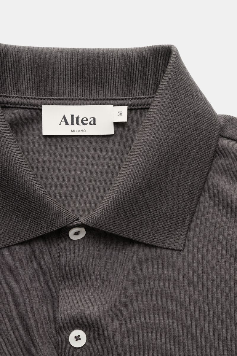 Close-up front view of Altea Jersey shirt 'Julius' polo shirt collar dark brown with smooth button placket, soft jersey fabric, and classic polo collar.