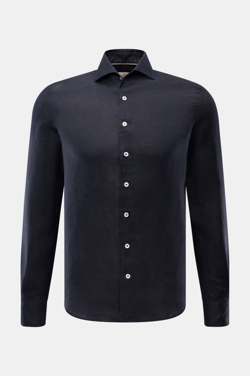 Front view of Aurélien Linen shirt shark collar dark navy, slim fit with white buttons, classic barrel cuffs, and rounded hem.

Want to get into the holiday mood? With its fine linen fabric, this versatile shirt by the brand AURÉLIEN is an all-rounder 