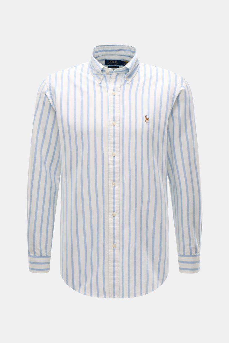 Front view of Polo Ralph Lauren Casual Hemd Button-Down-Kragen blau/weiß gestreift, slim-fit cotton shirt with button-down collar and logo embroidery.

Stilvoll durch den Sommer: Das Slim-Fit-Hemd von POLO RALPH LAUREN ergänzt Ihre Garderobe mit feiner