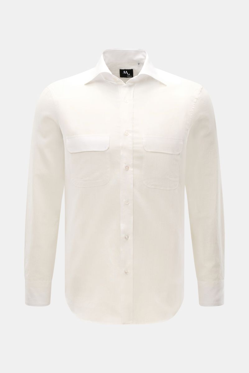 Doppiaa Casual Hemd 'Aantero' Haifisch-Kragen offwhite, Slim Fit, aus reiner Baumwolle, frontale Nahaufnahme mit Brusttaschen und klassischer Sportmanschette.