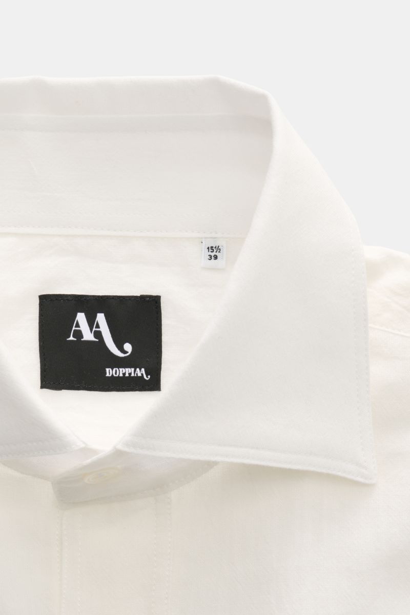 Doppiaa Casual Hemd 'Aantero' Haifisch-Kragen offwhite, Detailaufnahme von oben, reine Baumwolle, Slim Fit, Brusttaschen, weicher Griff, luftige Qualität.