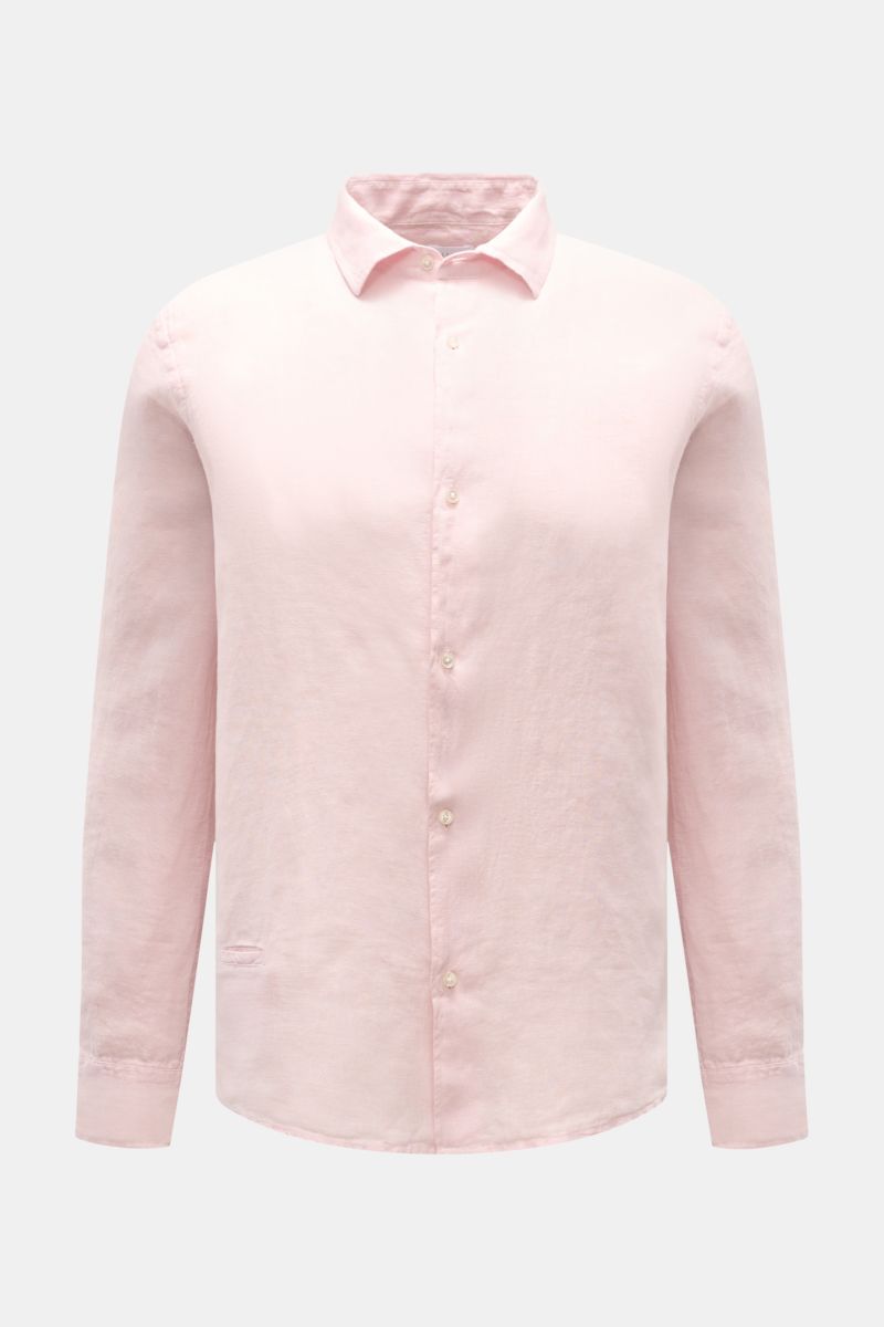 Front view of 04651/ A trip in a bag Leinenhemd schmaler Kragen rosé, a light pink pure linen shirt with slim collar and French placket.

Mühelose Leichtigkeit