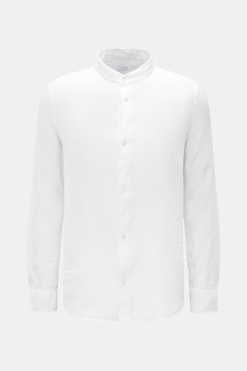 Front view of the 04651/ A trip in a bag Linen shirt 'Linen Guru' grandad collar white, a pure linen casual shirt with soft feel, regular fit, French button placket, small welt pocket, classic barrel cuffs, woven label in the side seam, slightly rounded h