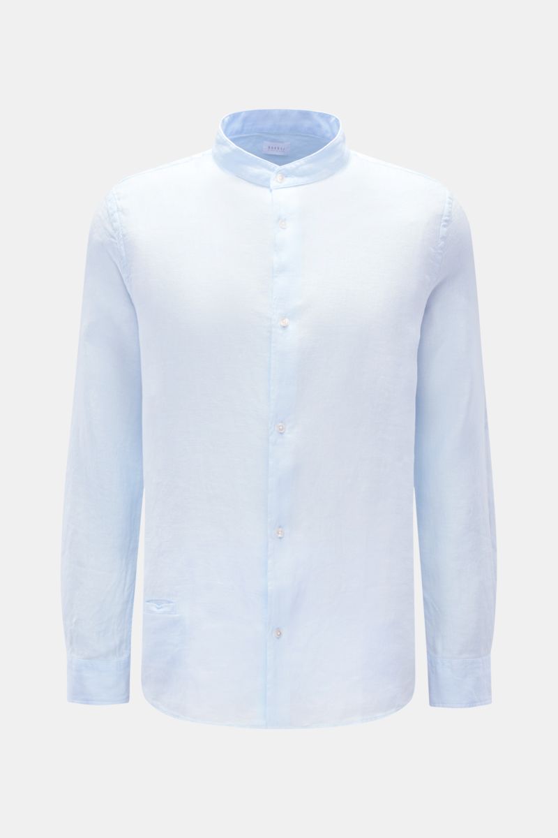 Front view of the 04651/ A trip in a bag Linen shirt 'Linen Guru' grandad collar pastel blue, made of pure linen with a soft feel, regular fit, French button placket, small welt pocket, classic barrel cuffs, woven label in the side seam, slightly rounded 