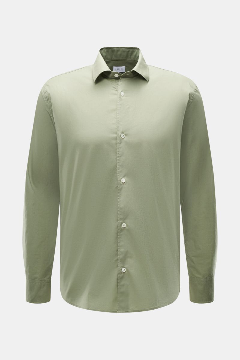Alt tag (125 characters max):
Front view of 04651/ A trip in a bag Casual shirt 'Cloudy Shirt' slim collar sage in light green cotton with buttons.

Extended description with the given content:
Lightweight and comfortable 