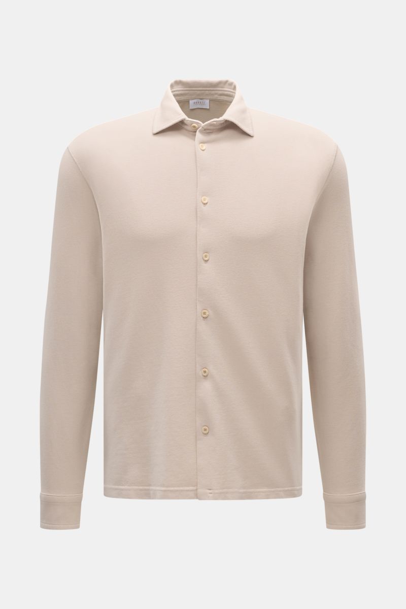 Front view of the 04651/ A trip in a bag Piqué shirt slim collar beige, a casual everyday basic in pure cotton piqué with regular fit, narrow collar, French button placket, classic barrel cuffs, garment-dyed fabric, straight hem, short hem vents, and a sm