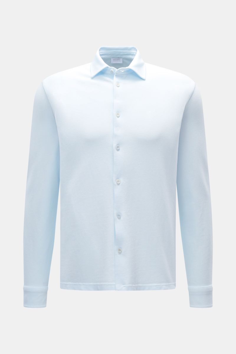 Front view of 04651/ A trip in a bag Piqué shirt slim collar pastel blue, a casual everyday basic with pure cotton piqué, garment-dyed, regular fit, narrow collar, French button placket, classic barrel cuffs, straight hem, short hem vents, and small woven