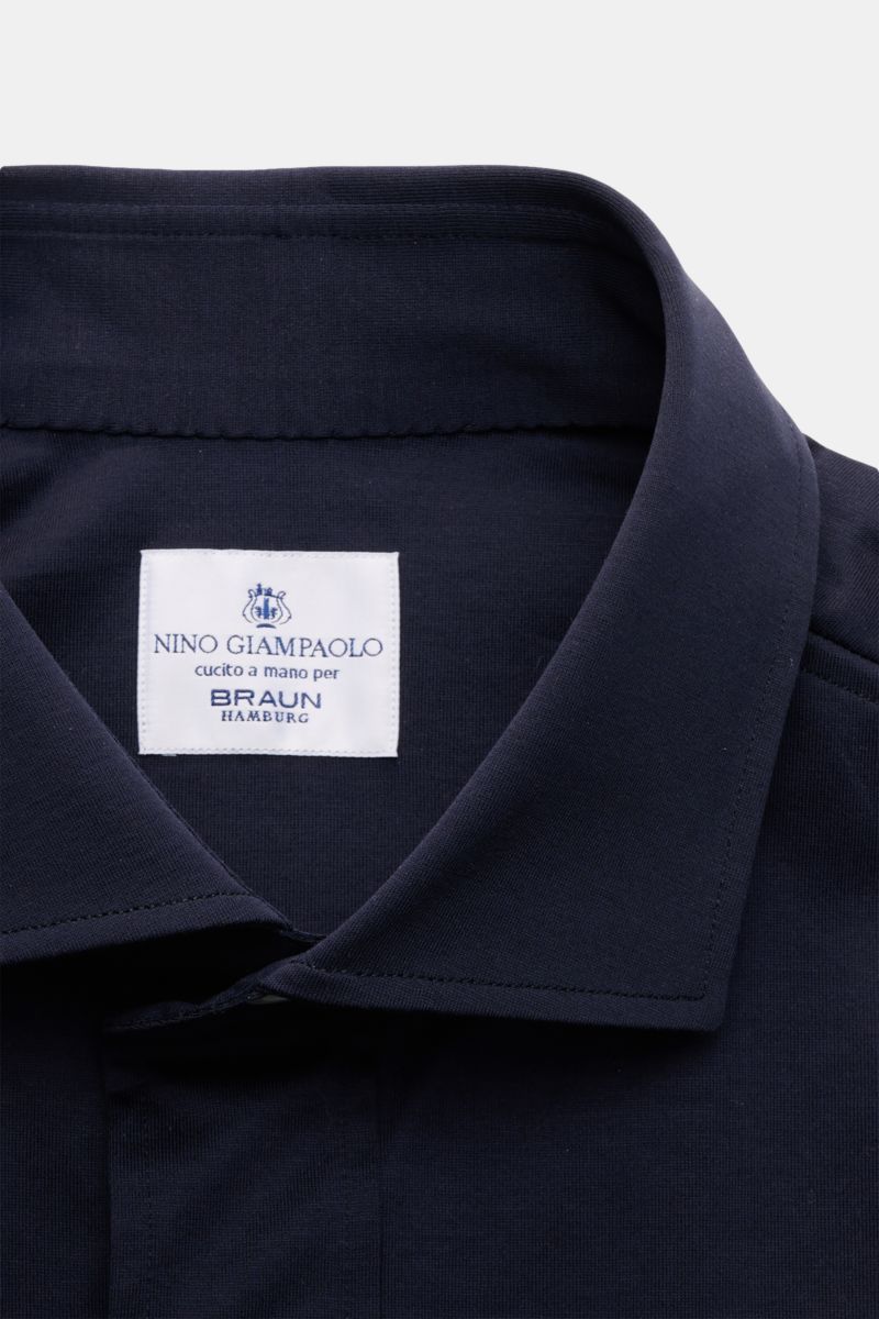 Giampaolo Jersey Popover-Hemd Haifisch-Kragen navy, Detailaufnahme von oben, Baumwoll-Jersey, Regular Fit, Perlmuttknöpfe, Sportmanschette, gerader Saum.