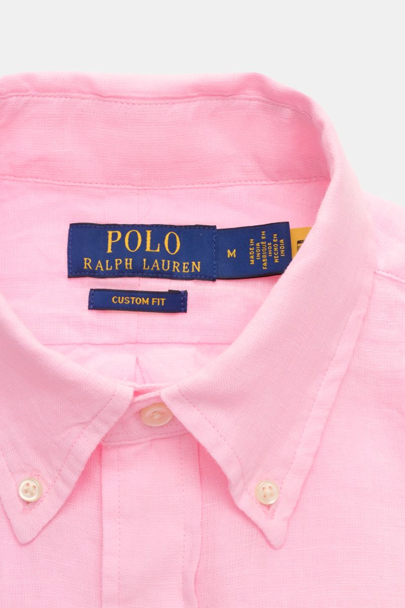 Polo Ralph Lauren Leinenhemd Button-Down-Kragen rosé, Nahaufnahme von oben mit weichem Griff, Custom Fit, Knopfleiste, klassischer Manschette.