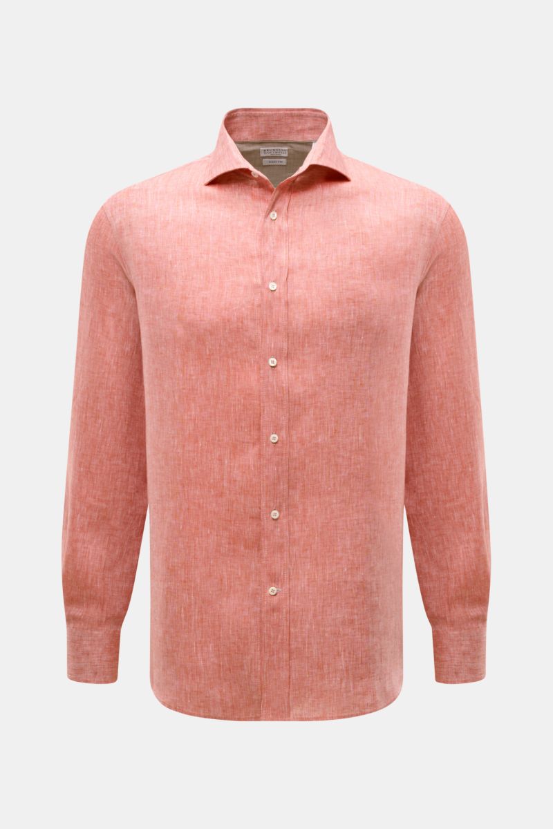 Brunello Cucinelli Leinenhemd Haifisch-Kragen hellrot meliert, front view of a lightweight summer linen shirt with shark collar, pearl buttons, and classic sport cuffs.

Feinste Leinenqualität: Das sommerlich-leichte Hemd mit Haifischkragen aus dem Hau