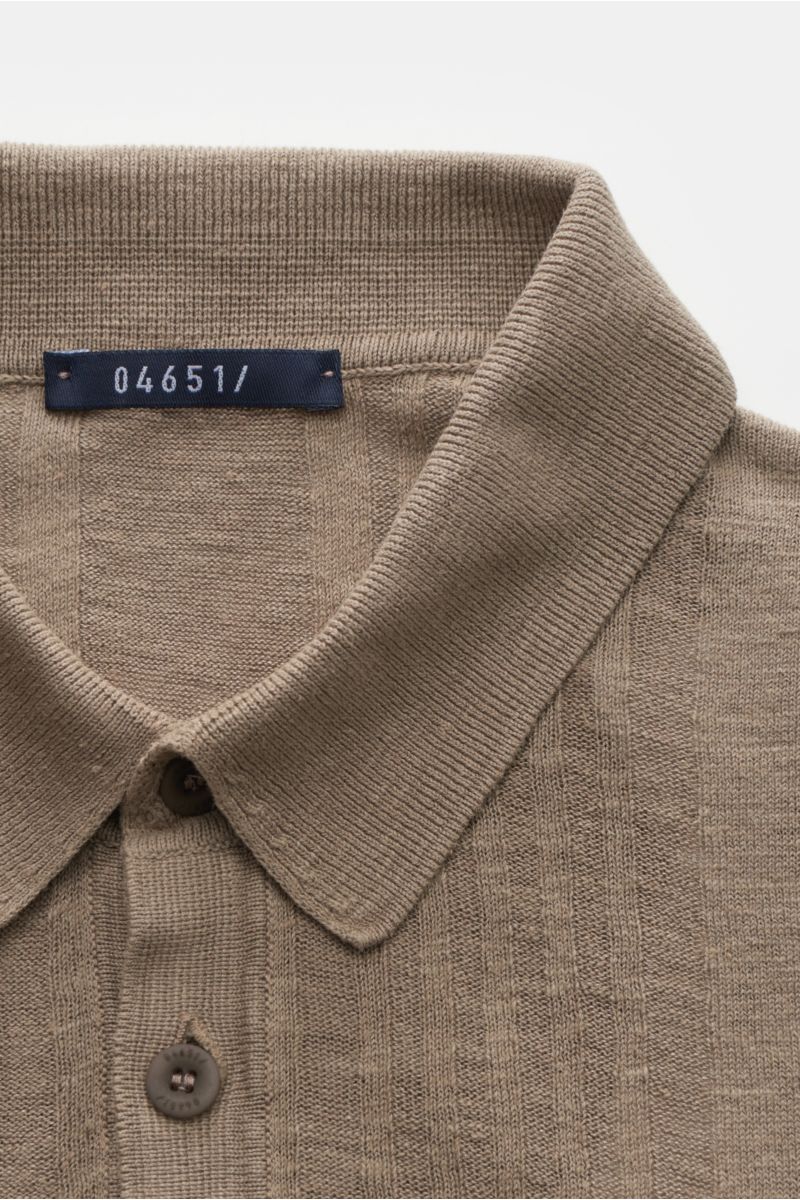 04651/ A trip in a bag Kurzarm-Strickpolo taupe