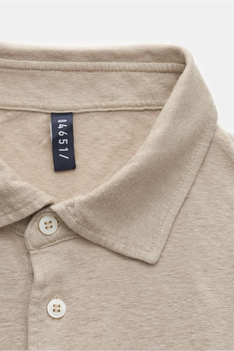 04651/ A trip in a bag Leinen-Poloshirt beige
