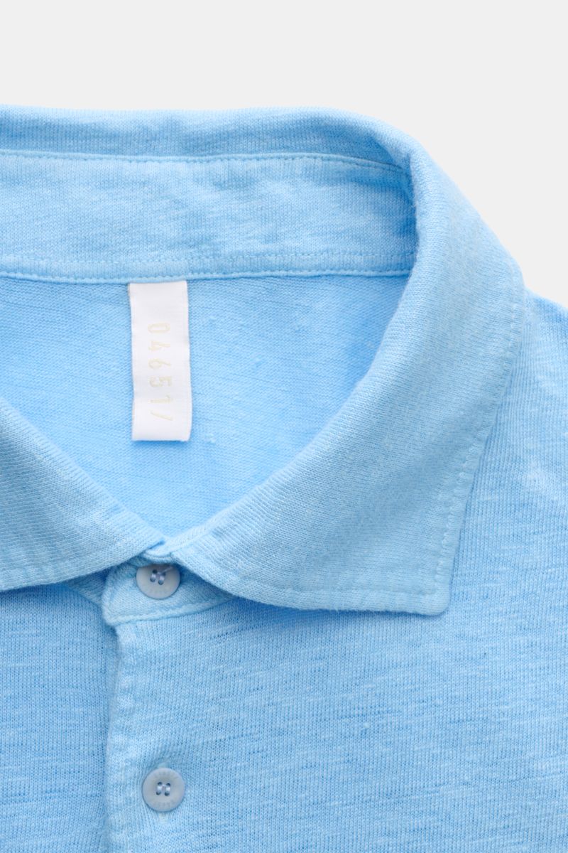 04651/ A trip in a bag Leinen Jersey-Poloshirt hellblau