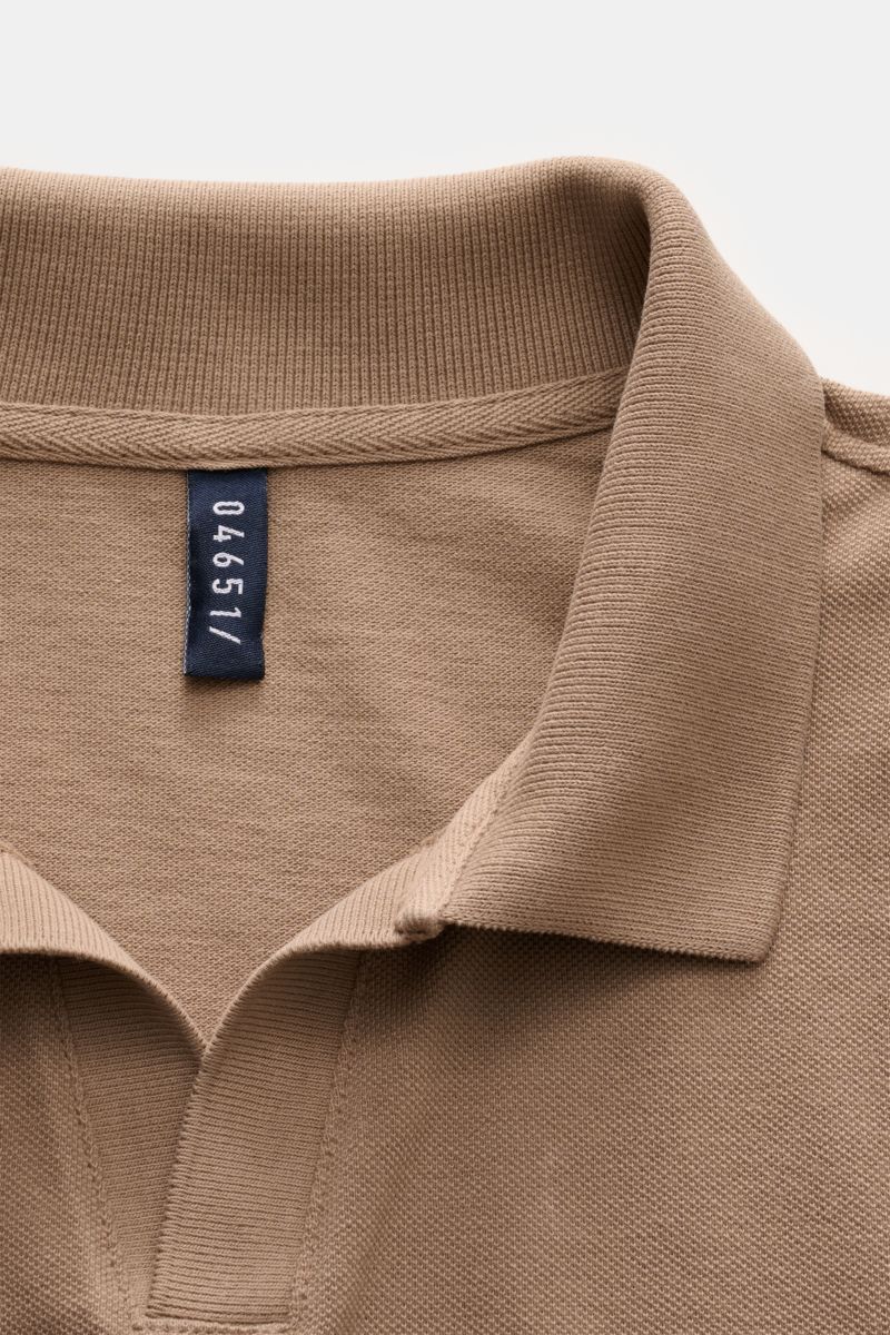 04651/ A trip in a bag Polo shirt 'Johnny' taupe