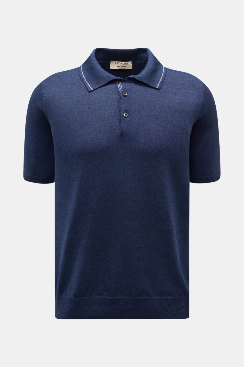 Front view of Fioroni Short sleeve knit polo shirt navy in fine, airy linen and cotton blend with dress-shirt collar and three-button placket.

Summery luxury: This short-sleeved knit polo by FIORONI embodies the finest Italian knitwear artisanship and