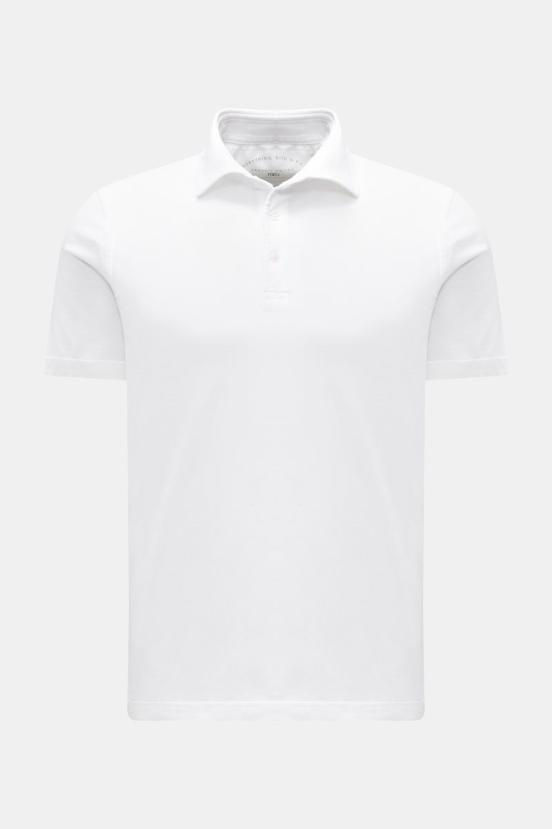 Fedeli Jersey-Poloshirt 'Zero' weiß, Slim Fit, garment dyed, Haifisch-Kragen, Perlmuttknöpfe, seitliche Saumschlitze, reine Bio-Baumwolle, Frontansicht.