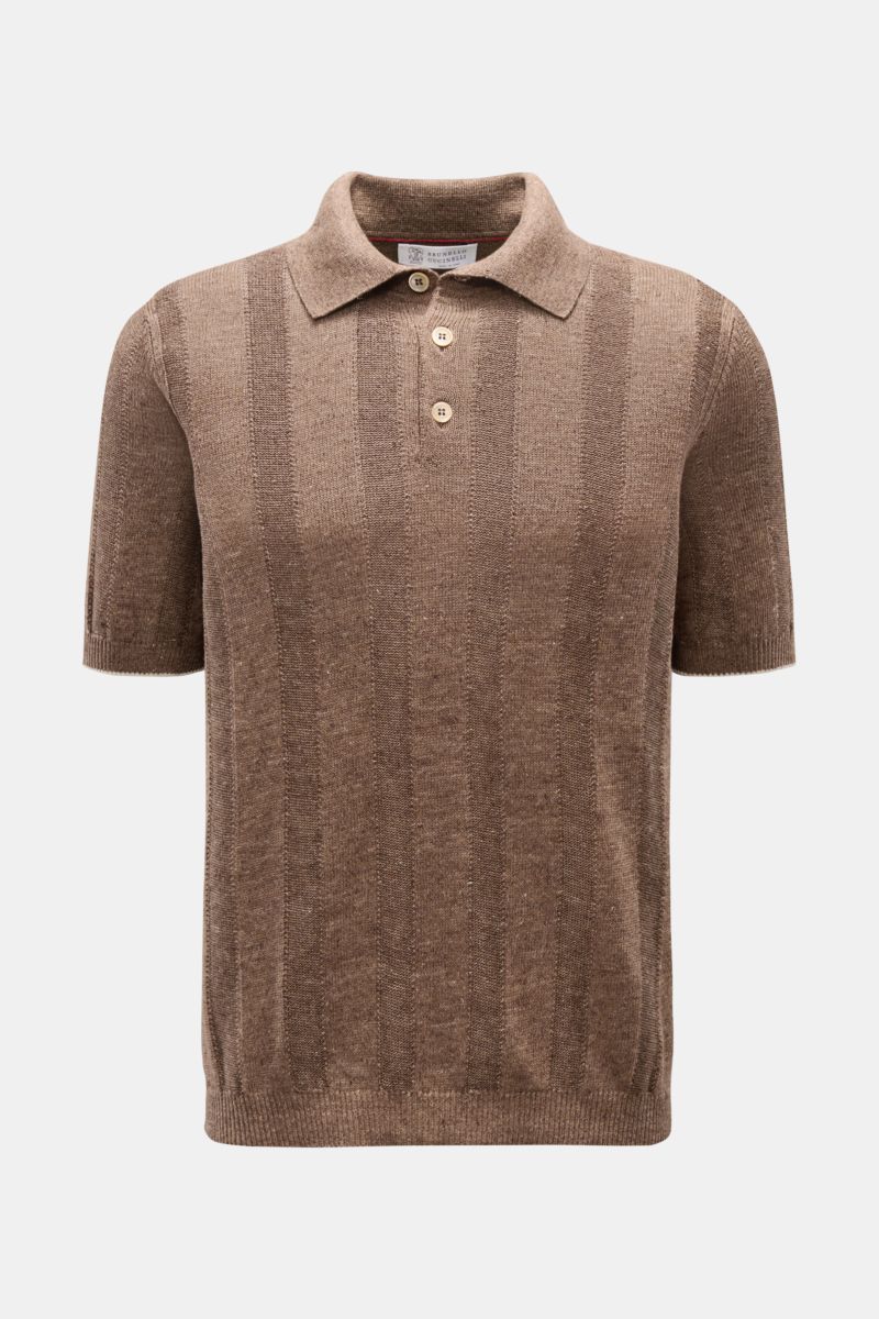 Brunello Cucinelli Kurzarm-Strickpolo graubraun meliert shown from the front, featuring a classic polo collar, 3-button placket, soft linen-cotton knit with stripe pattern and slim contrast edges, regular fit. Elegantes Highlight in der Frühlings- und 