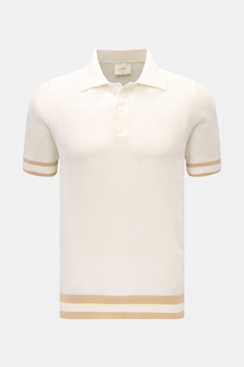Front view of Ché Kurzarm-Strickpolo 'Quinn' weiß/hellbraun, airy short-sleeve knit polo with striped rib cuffs on sleeves and hem, three-button placket, regular fit, pure cotton.

Description: Genießen Sie die Leichtigkeit des Sommers mit dem luftigen