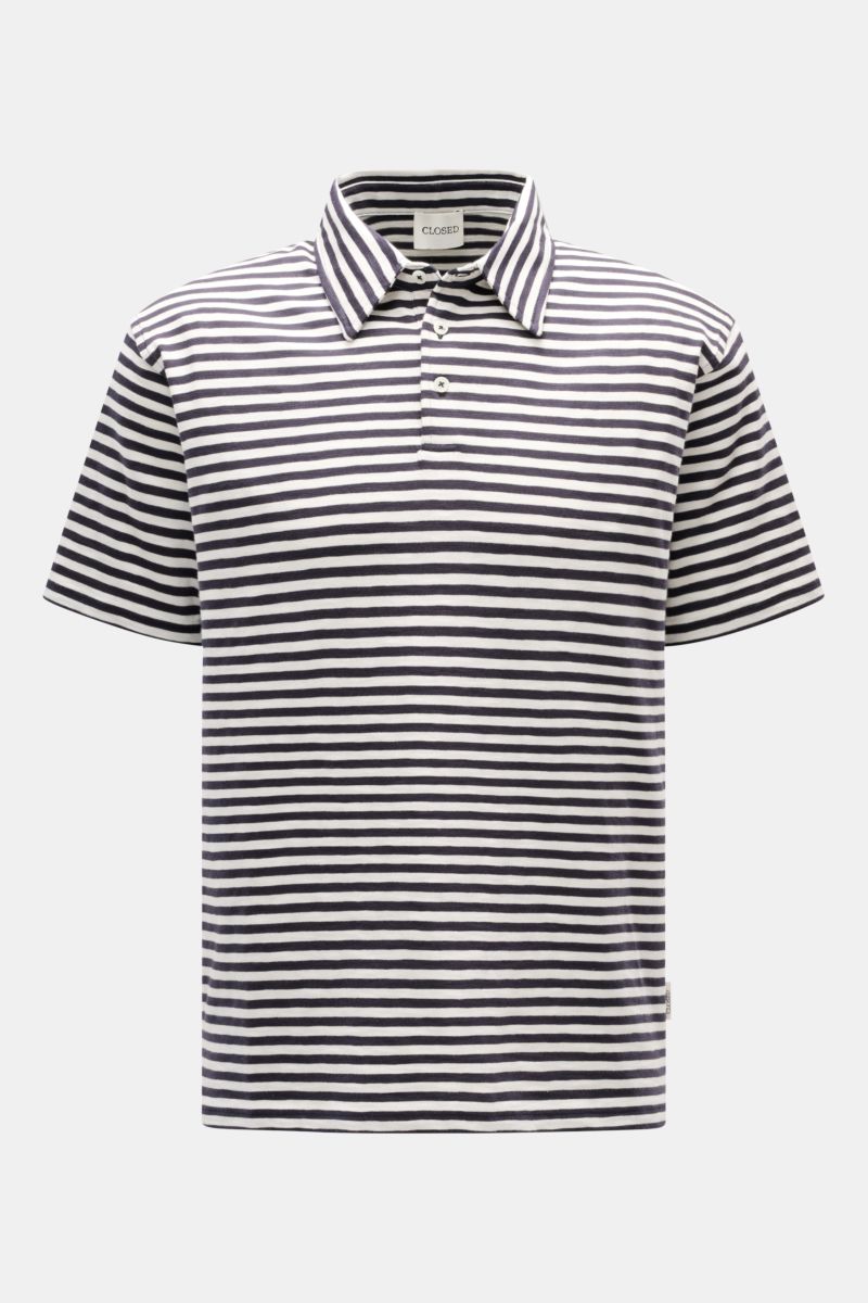 Front view of a Closed Short sleeve knit polo dark navy/cream striped, featuring a slim fit, signature collar, and three-button placket.

This CLOSED short sleeve knit polo is made from pure, soft cotton and is a sporty essential for the new season.