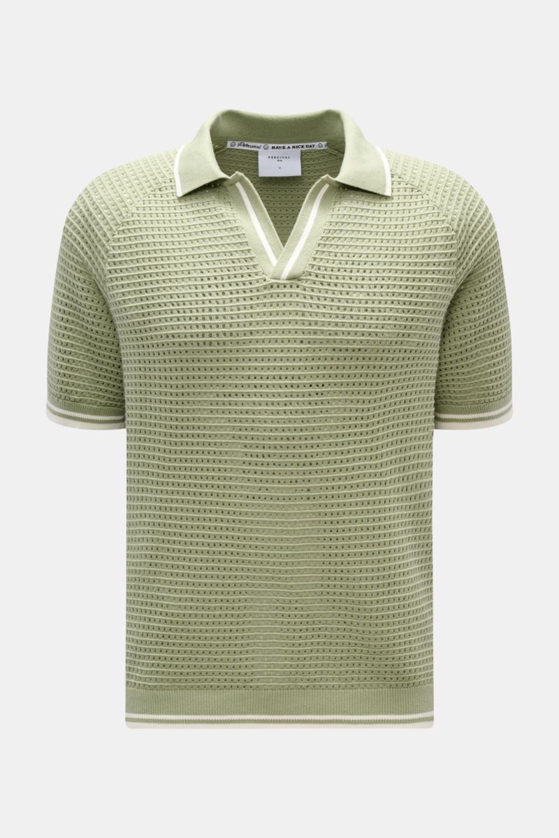 Percival Kurzarm-Strickpolo 'Casa Martini' salbei, frontal fotografiert, luftiges Baumwoll-Strickpolo, Slim Fit, Kontrastkanten, Polokragen, Rippbündchen.