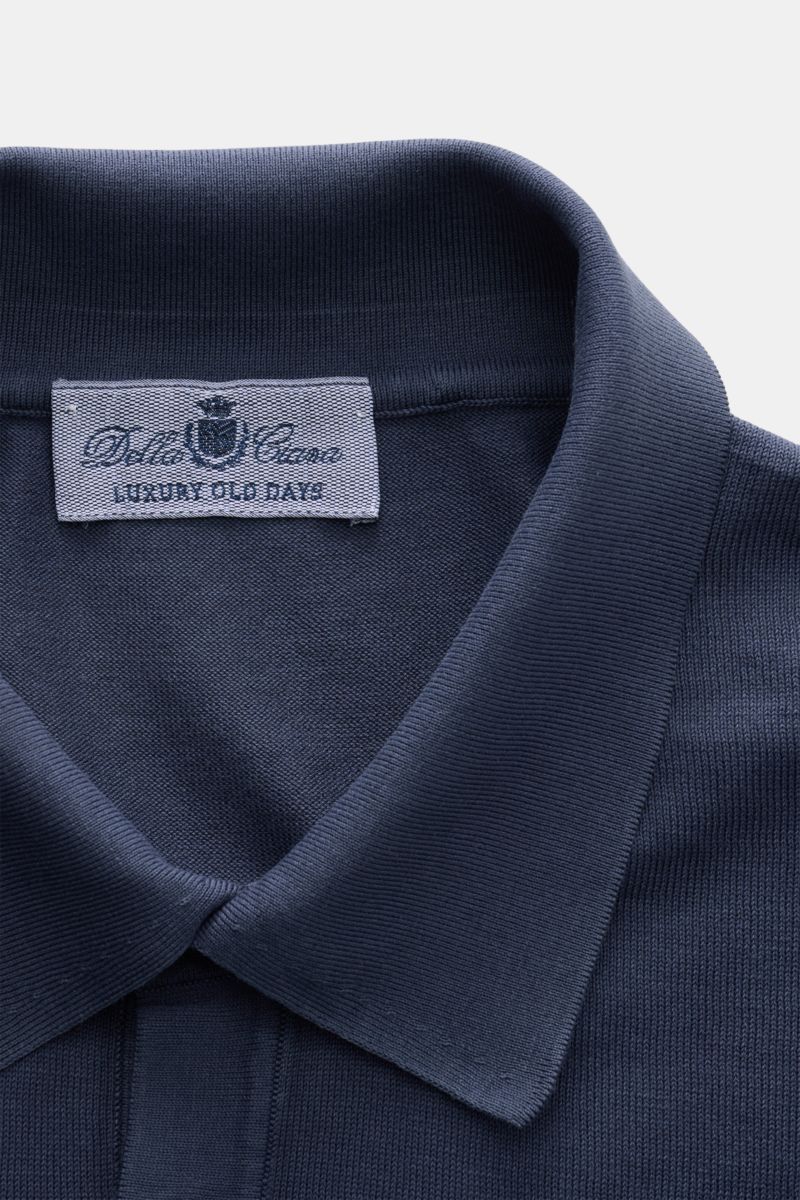 Close-up front view of the Della Ciana Short sleeve knit polo shirt navy collar and label, showing fine cotton knit texture.

A casual alternative to a T-shirt: With this knit polo shirt by DELLA CIANA, made from soft cotton, you can add a twist to you