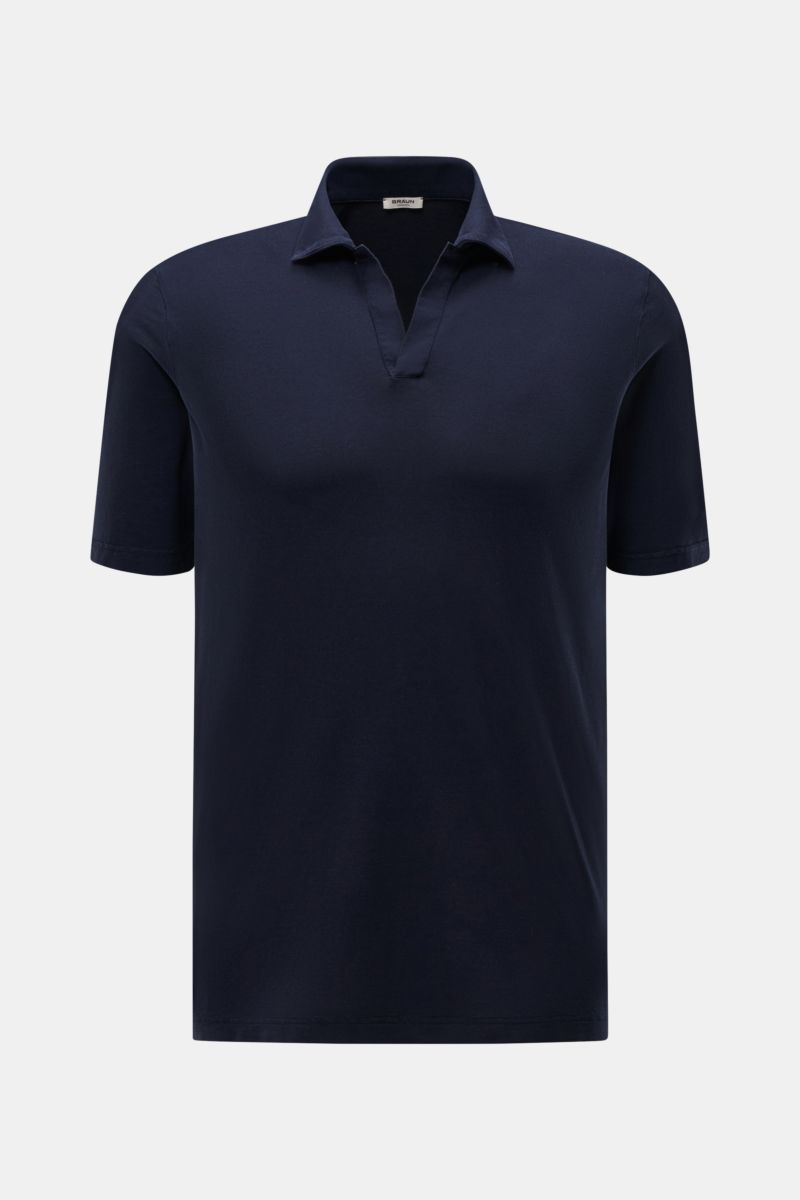 Front view of a navy blue BRAUN Hamburg Jersey polo shirt, sporty style with pure cotton jersey, slim fit, dress-shirt collar, open collar placket, and hem with side vents. Sporty style for the new season: BRAUN HAMBURG has processed pure cotton into fine