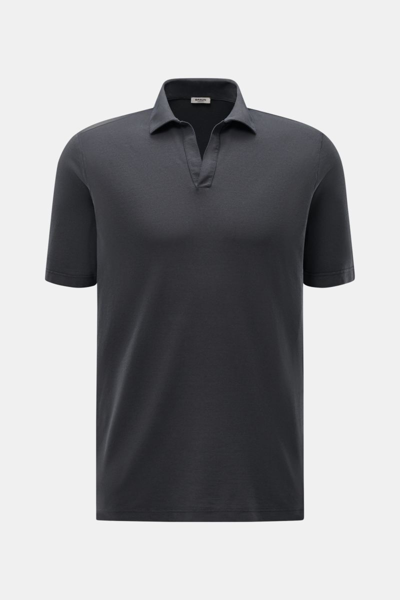 Front view of BRAUN Hamburg Jersey polo shirt dark grey with open collar placket, slim fit, dress-shirt collar, and side vents, made of pure cotton jersey, slightly robust to the touch, sporty style for the new season.