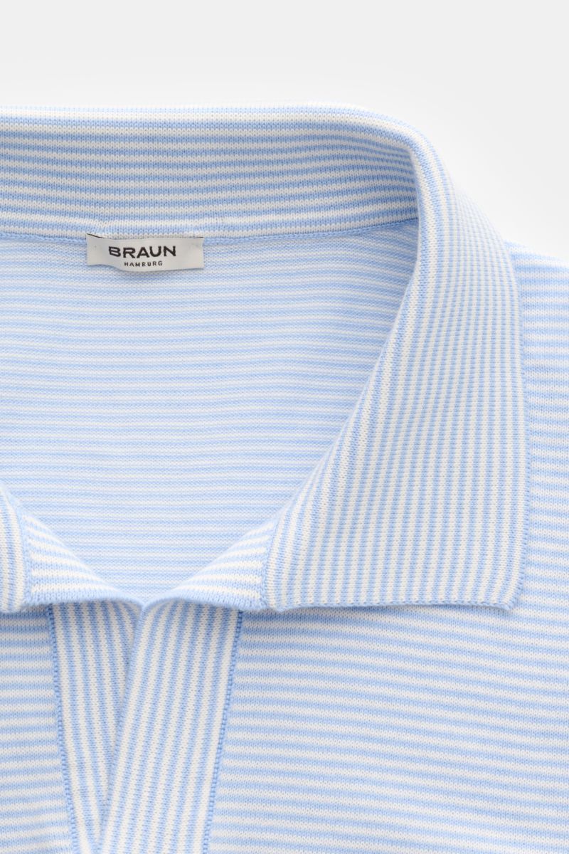 Close-up front view of the BRAUN Hamburg Short sleeve knit polo light blue/white striped showing the open collar placket and fine stripes.

Description: Nautical style gets a modern interpretation: This BRAUN HAMBURG knit polo in pure cotton has a fitt