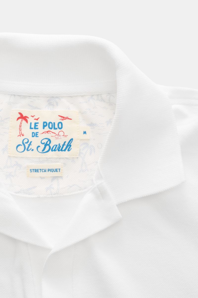 MC2 Saint Barth Poloshirt 'Charles' weiß, Nahaufnahme von Kragen und Etikett, elastisches Baumwoll-Piqué, Slim Fit, weicher Griff.