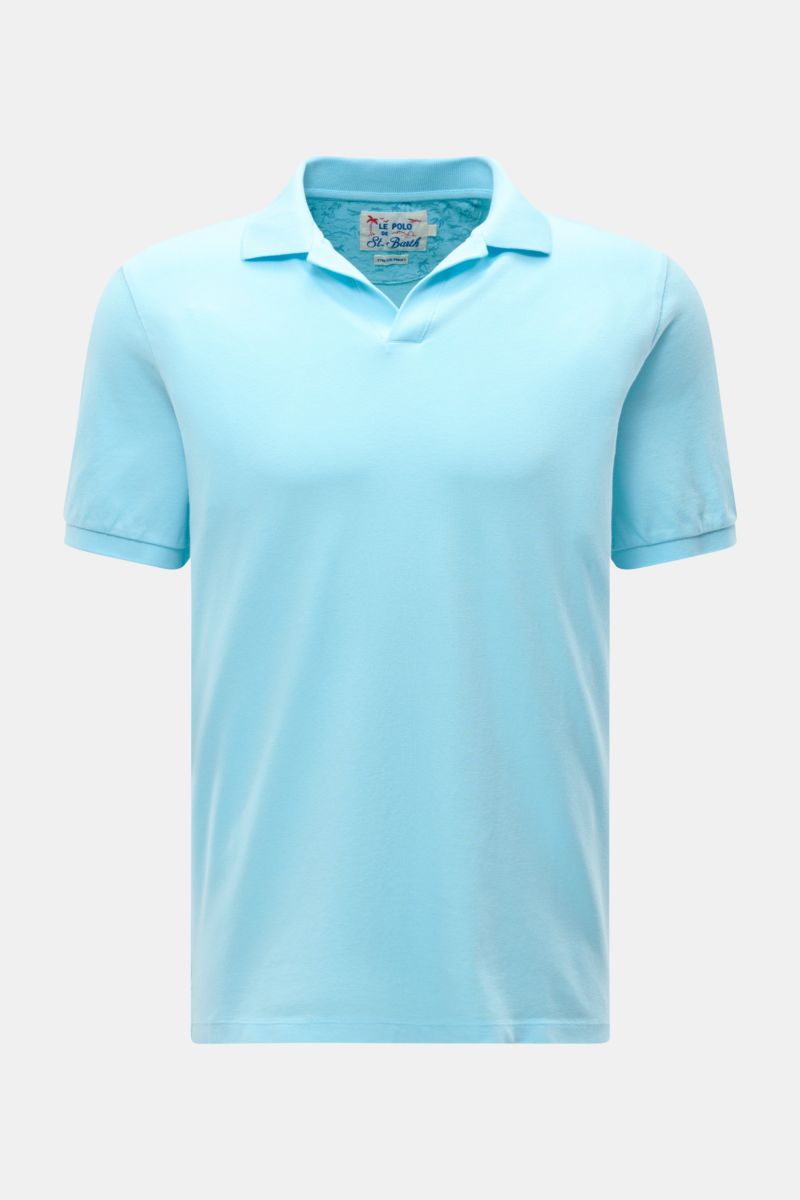 MC2 Saint Barth Poloshirt 'Charles' türkis shown from a front perspective, featuring elastic pure cotton piqué, slim fit, soft touch, typical polo collar, open collar placket, logo stitching on sleeve, ribbed cuffs, and short side slits. So entspannt wie 