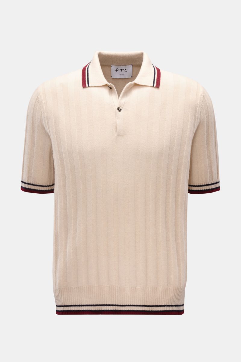 Front view of FTC Cashmere Kurzarm-Strickpolo beige, a short-sleeve knit polo in pure cashmere with broad ribbed design, soft touch, fine knit, regular fit, two-button placket, typical polo collar with contrast stripes, color-contrasted stripes on cuffs a