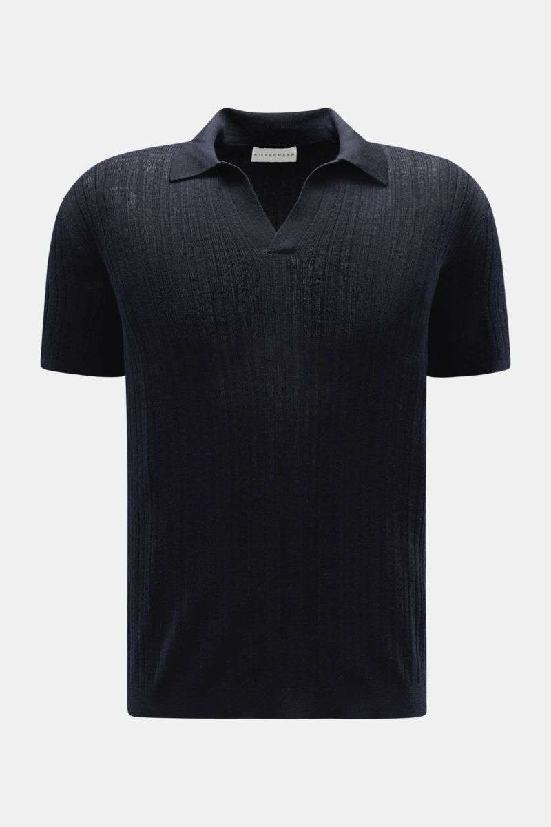 Kiefermann Merino Kurzarm-Strickpolo 'Bortiso' navy, frontale Nahaufnahme, reine Merinowolle, feiner Strukturstrick, Slim Fit, offener Polokragen, schmale Rippbündchen.