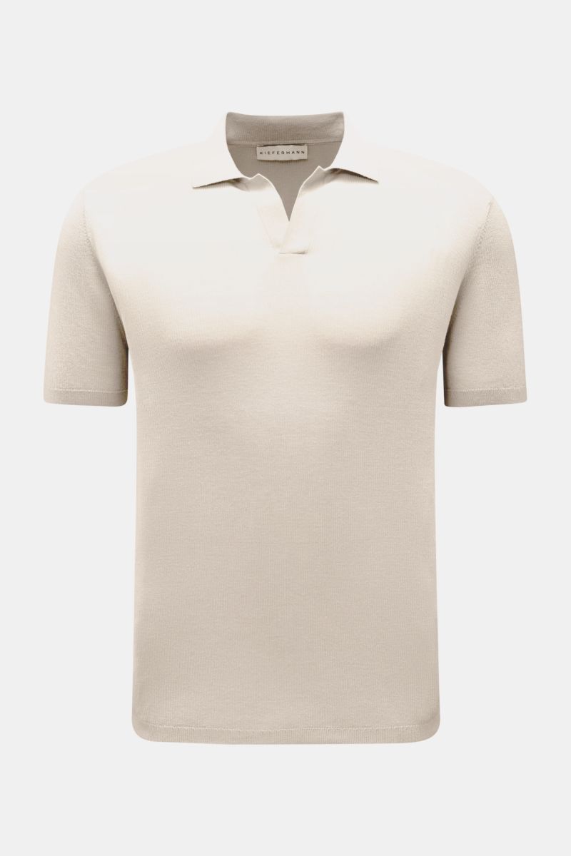 Front view of Kiefermann Merino short sleeve knit polo 'Luras' beige in pure merino wool with classic collar and regular fit.

Description:  
Sporty and timeless: This short sleeve knit polo by KIEFERMANN in high-quality merino wool has a casual cut an