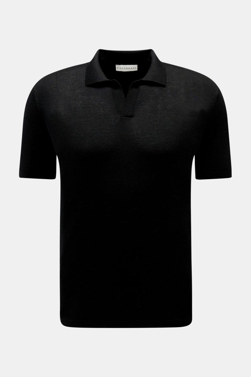 Kiefermann Merino short sleeve knit polo 'Luras' black shown from the front, sporty and timeless with pure merino wool, soft feel, fine knit, rib knit, regular fit, classic collar, and open collar strip. Sporty and timeless: This short sleeve knit polo