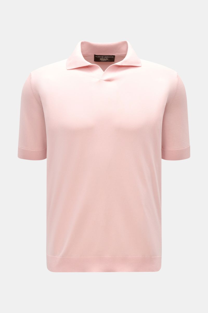 Front view of Filippo de Laurentiis Kurzarm-Strickpolo rosé, a slim fit short-sleeve knit polo in fine pure cotton with typical collar, open placket, and ribbed cuffs. Sommerliche Eleganz in entspannter Form: Das Kurzarm-Strickpolo von FILIPPO DE LAURENTI