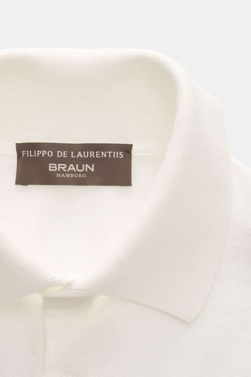 Close-up front view of Filippo de Laurentiis Kurzarm-Strickpolo offwhite showing soft knit fabric, pure cotton, slim fit, polo collar, smooth three-button placket, and fine ribbed cuffs.