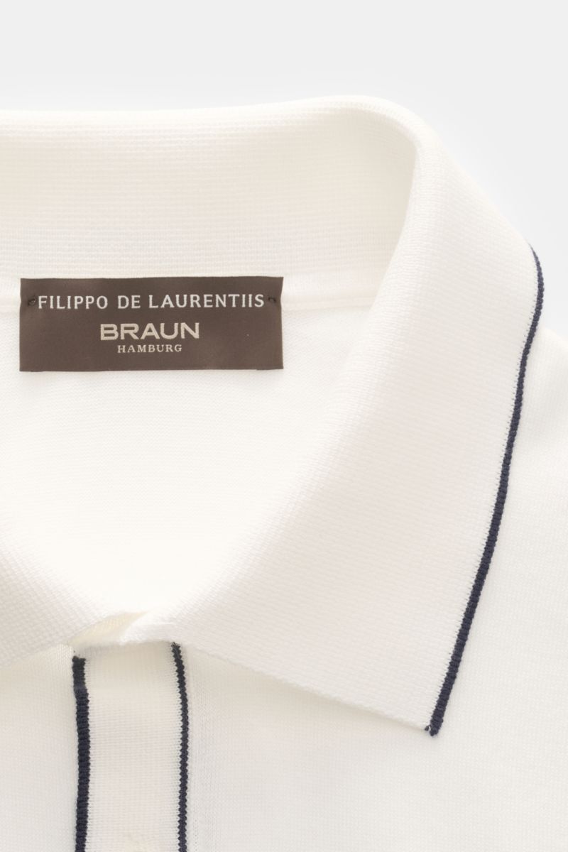 Filippo de Laurentiis Kurzarm-Strickpolo offwhite, Slim Fit, reine Baumwolle, feine Rippbündchen, Drei-Knopf-Leiste, Detailaufnahme Kragen von vorne.