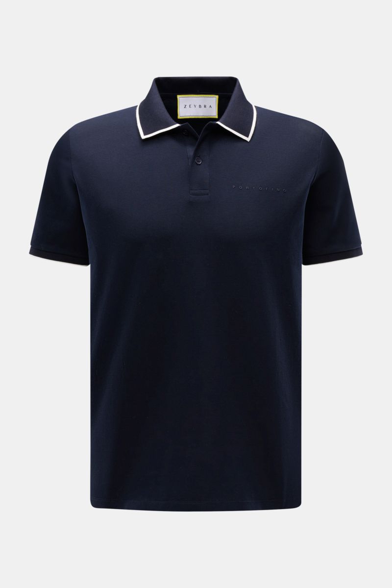 Front view of Zeybra Portofino 1962 Poloshirt navy in cotton piqué with slim fit, contrast edges on collar and sleeves, two-button placket, and tonal logo.

Additional description: Entspannt in Office und Freizeit: Das Poloshirt von ZEYBRA PORTOFINO 19
